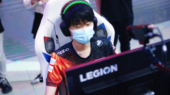 LPL携手全国13城影院举办观赛活动，8月30日16：00不见不散